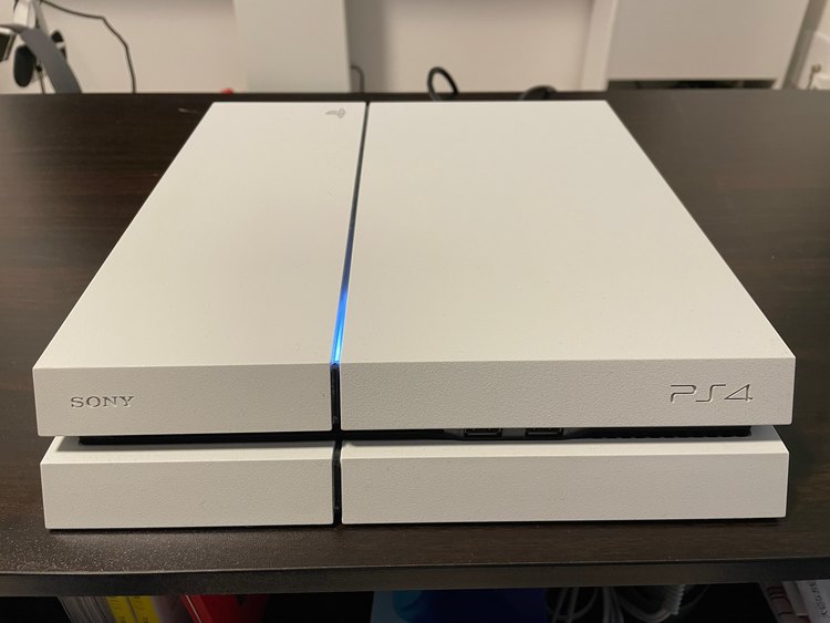 プレイステーション4本体 グレイシャー・ホワイト(HDD 500GB/CUH-1（ゲーム機本体・ゲームソフト）の商品画像 - 査定依頼日：2023年1月3日 - 最高査定価格：10,500円