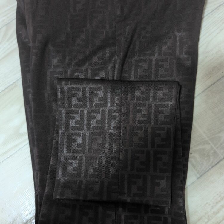 FENDIレディースパンツ総柄（古着・ファッション）の商品画像 - 査定依頼日：2025年10月1日 - 最高査定価格：100,000円