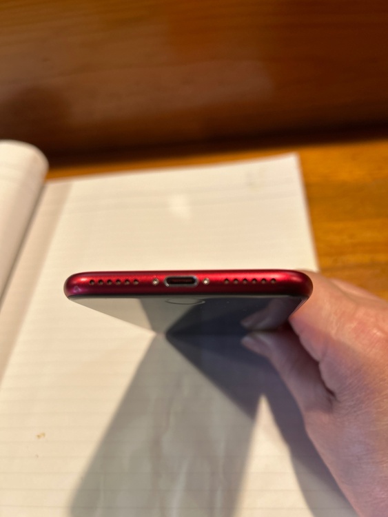 iPhoneSE（スマホ）の商品画像 - 査定依頼日：2026年3月25日 - 最高査定価格：18,000円