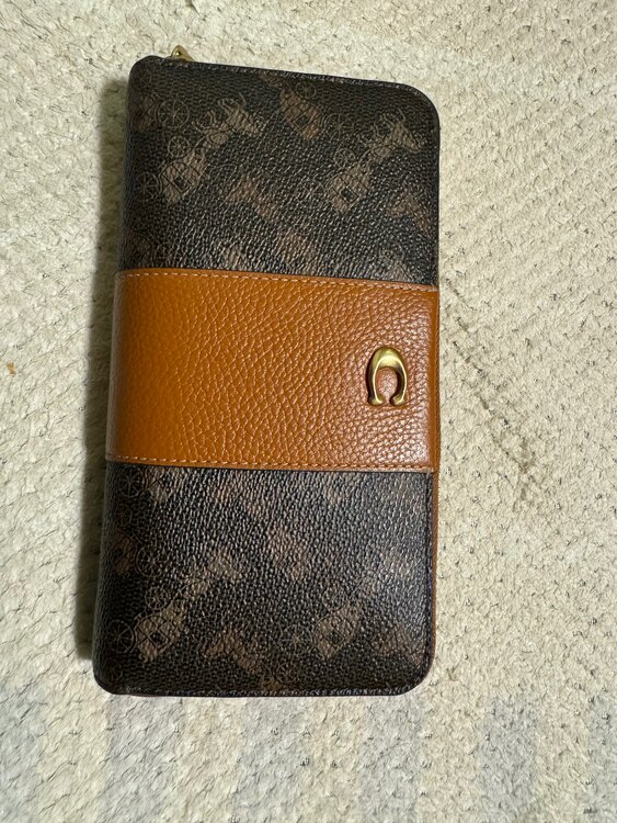 コーチ長財布（ブランド財布・小物）の商品画像 - 査定依頼日：2025年1月22日 - 最高査定価格：3,000円