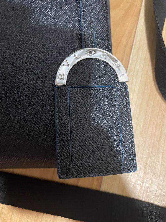 Bvlgari 37628 メッセンジャーバッグ ブラック（ブランドバッグ）の商品画像 - 査定依頼日：2025年9月24日 - 最高査定価格：35,000円