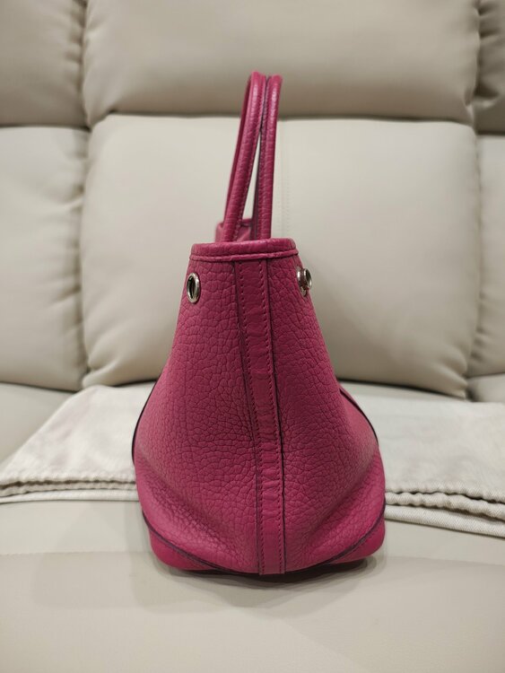 ネゴンダPM（ブランドバッグ）の商品画像 - 査定依頼日：2026年4月20日 - 最高査定価格：300,000円