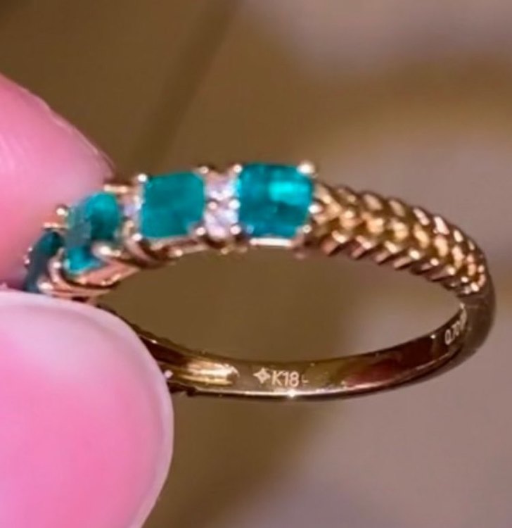 デビアスエメラルド（金・貴金属）の商品画像 - 査定依頼日：2023年8月14日 - 最高査定価格：25,000円