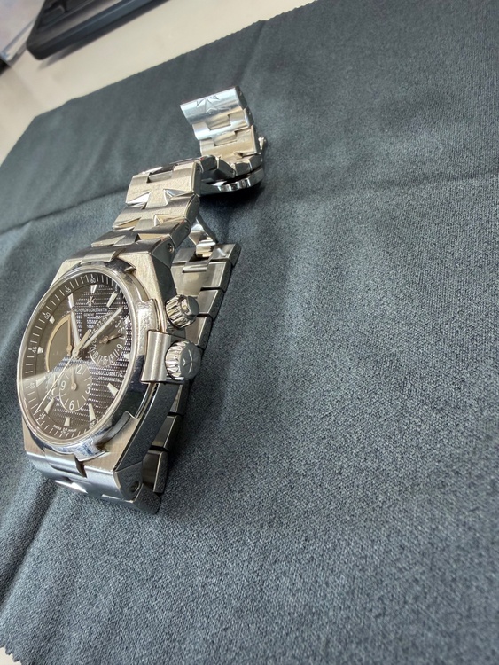 ヴァシュロン コンスタンタン オーヴァーシーズ 47450 B01A-922（高級時計）の商品画像 - 査定依頼日：2026年1月20日 - 最高査定価格：2,000,000円