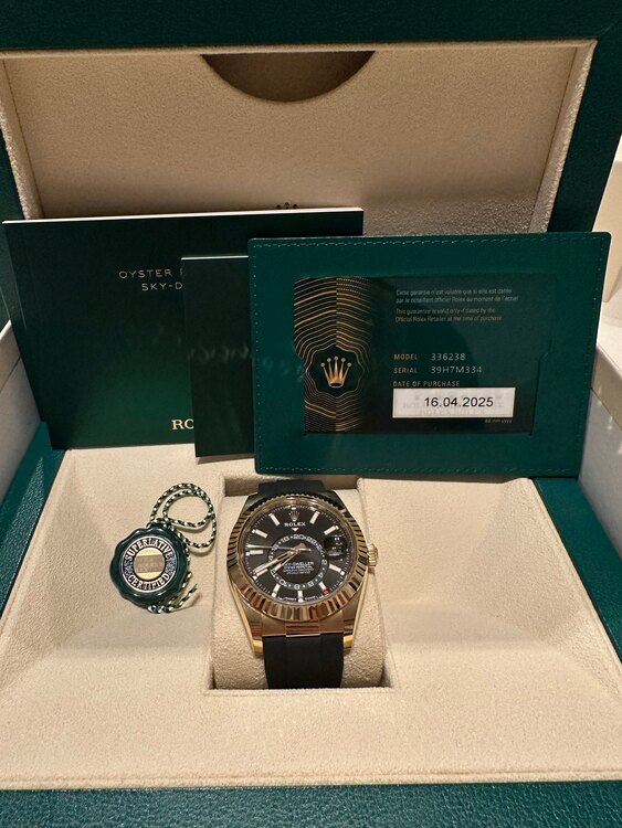ロレックス スカイドゥエラー 33623（高級時計）の商品画像 - 査定依頼日：2025年5月24日 - 最高査定価格：5,200,000円