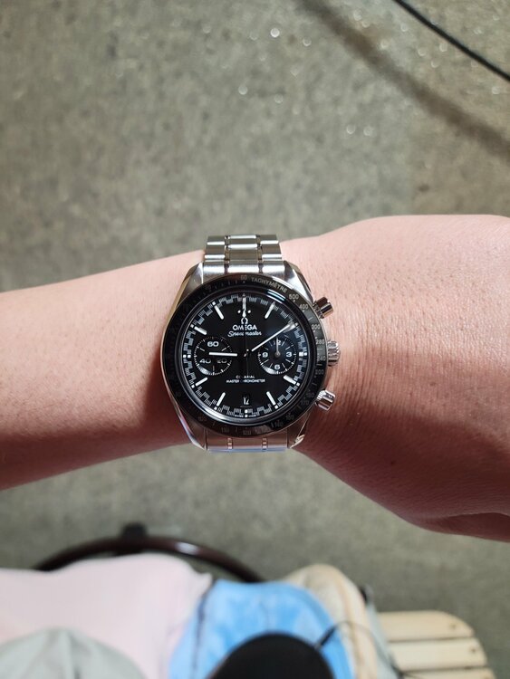 オメガ スピードマスター 329.30.44.51.01.001（高級時計）の商品画像 - 査定依頼日：2026年4月8日 - 最高査定価格：850,000円