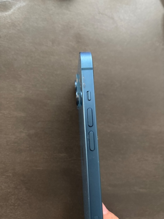 iPhone iPhone 13 128GB Softbank（スマホ）の商品画像 - 査定依頼日：2026年10月18日 - 最高査定価格：33,500円