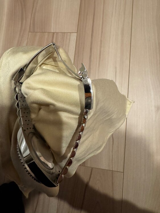 ロレックス GMTマスター 126710BLn（高級時計）の商品画像 - 査定依頼日：2025年1月10日 - 最高査定価格：2,570,000円