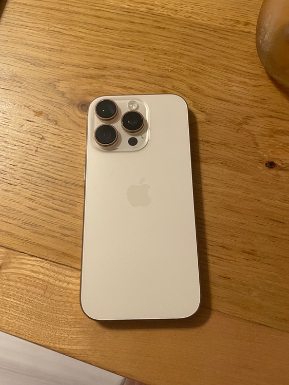 iPhone iPhone 16 Pro 128GB 楽天モバイル（スマホ）の商品画像 - 査定依頼日：2026年9月7日 - 最高査定価格：68,000円