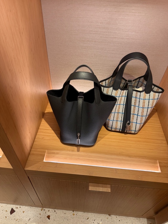 エルメス ピコタン （ブランドバッグ）の商品画像 - 査定依頼日：2025年12月15日 - 最高査定価格：700,000円