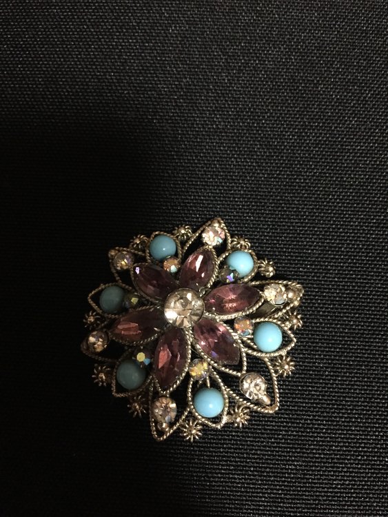 ブローチ（宝石）の商品画像 - 査定依頼日：2023年4月26日 - 最高査定価格：1円