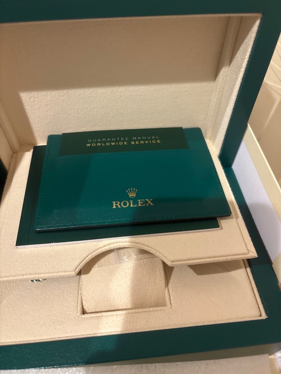 ロレックス サブマリーナー 126610Lv（高級時計）の商品画像 - 査定依頼日：2025年9月26日 - 最高査定価格：2,200,000円