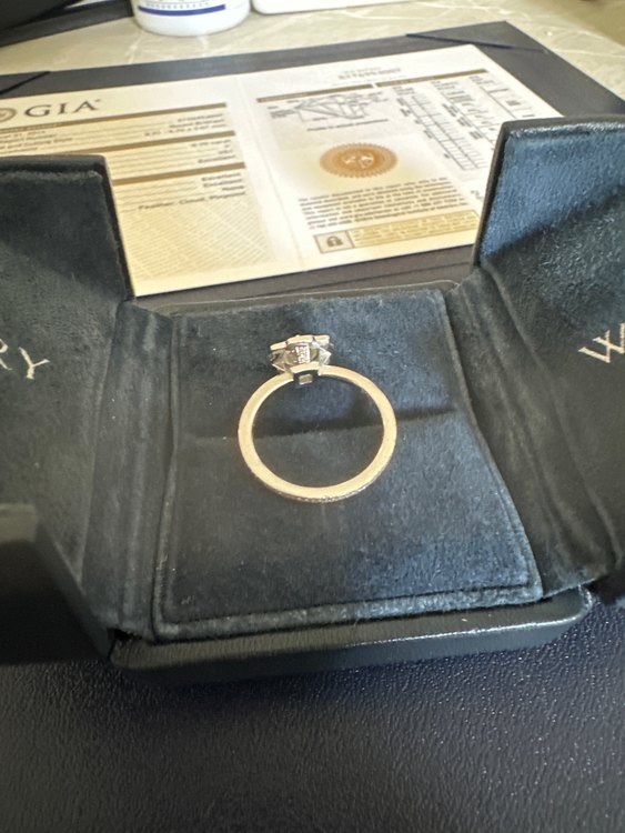 ハリーウィンストン　ベル・エンゲージメントリング0.4カラットリング（宝石）の商品画像 - 査定依頼日：2023年5月24日 - 最高査定価格：700,000円