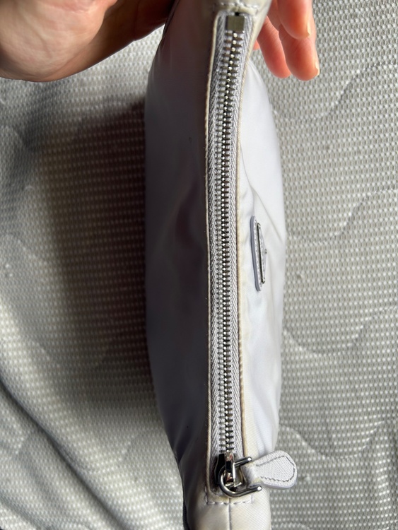 プラダ  （ブランドバッグ）の商品画像 - 査定依頼日：2026年1月6日 - 最高査定価格：130,000円