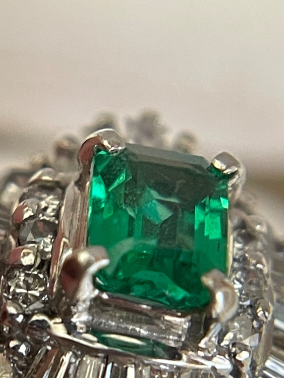 PT900 リング　エメラルド0.35 MD0.69 7.46g（金・貴金属）の商品画像 - 査定依頼日：2025年8月21日 - 最高査定価格：47,000円