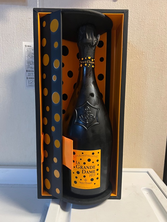 ヴーヴクリコ　2012（お酒）の商品画像 - 査定依頼日：2025年11月13日 - 最高査定価格：11,000円