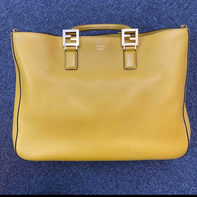 FENDI セレリアFFトート　ミディアム（ブランドバッグ）の商品画像 - 査定依頼日：2025年8月4日 - 最高査定価格：70,000円