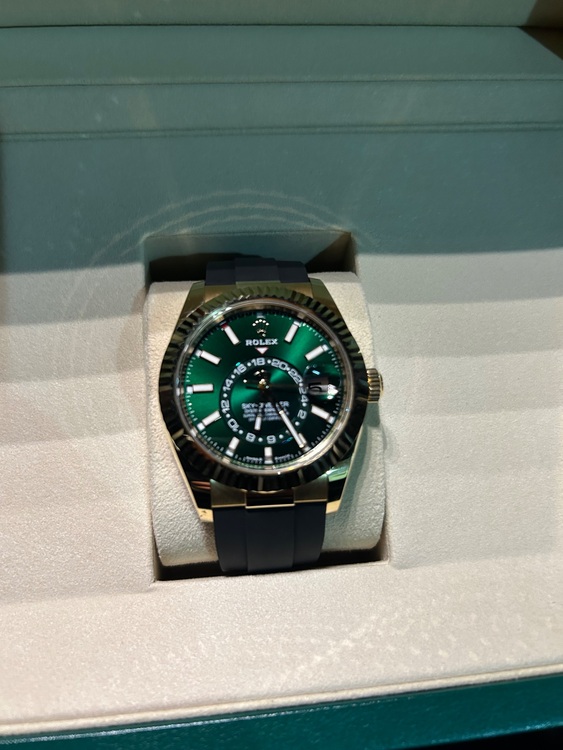 ロレックス スカイドゥエラー （高級時計）の商品画像 - 査定依頼日：2025年11月5日 - 最高査定価格：8,100,000円