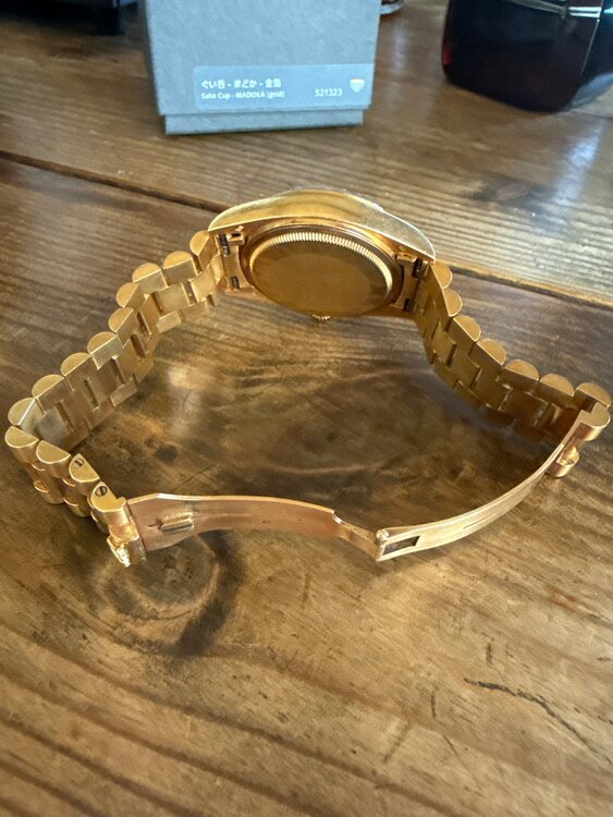 ロレックス パーペチュアルデイト （高級時計）の商品画像 - 査定依頼日：2025年3月25日 - 最高査定価格：2,400,000円