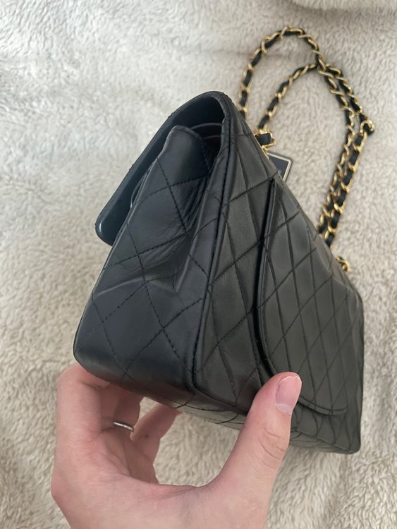 ダブルチェーンダブルフラップ（ブランドバッグ）の商品画像 - 査定依頼日：2022年9月20日 - 最高査定価格：400,000円