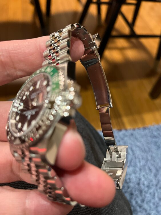 ロレックス GMTマスター 126720VTNr（高級時計）の商品画像 - 査定依頼日：2025年2月22日 - 最高査定価格：2,750,000円