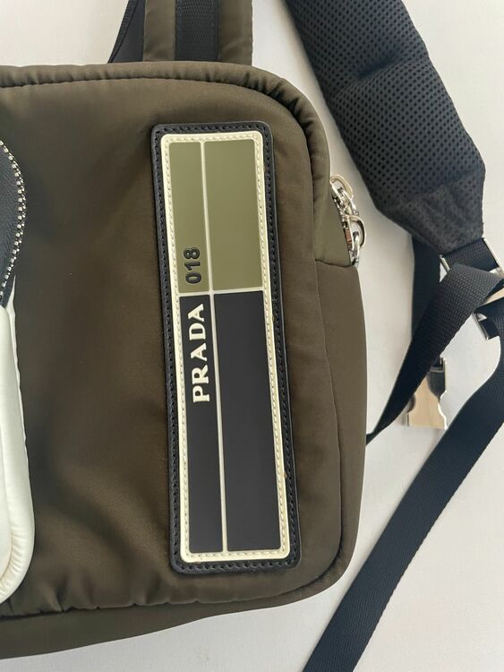 PRADA (2VZ044) カーキBAG（ブランドバッグ）の商品画像 - 査定依頼日：2025年11月11日 - 最高査定価格：60,000円