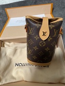 スマホショルダー（ブランドバッグ）の商品画像 - 査定依頼日：2025年12月1日 - 最高査定価格：87,000円