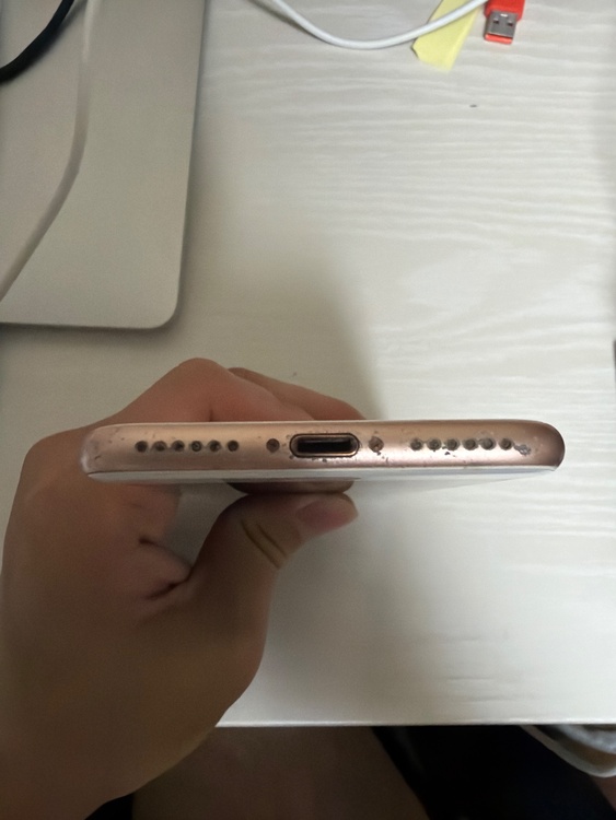 iPhone iPhone8 64GB SIMフリー（スマホ）の商品画像 - 査定依頼日：2026年9月16日 - 最高査定価格：1,000円