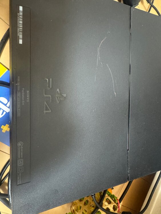 プレイステーション4 本体 CUH-1000A 本体のみ（ゲーム機本体・ゲームソフト）の商品画像 - 査定依頼日：2025年5月5日 - 最高査定価格：5,500円