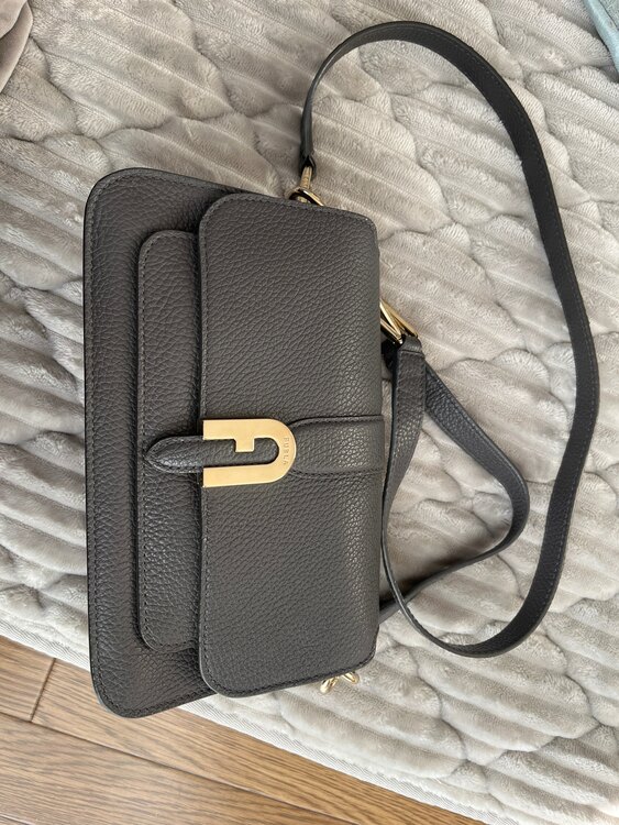 その他 フルラ （ブランドバッグ）の商品画像 - 査定依頼日：2025年3月2日 - 最高査定価格：4,000円