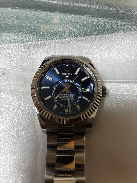 ロレックス スカイドゥエラー 32693（高級時計）の商品画像 - 査定依頼日：2025年8月16日 - 最高査定価格：3,050,000円