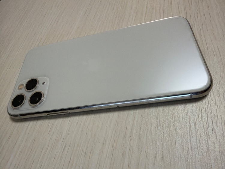 iPhone iPhone11 Pro 256GB docomo（スマホ）の商品画像 - 査定依頼日：2026年10月9日 - 最高査定価格：22,000円