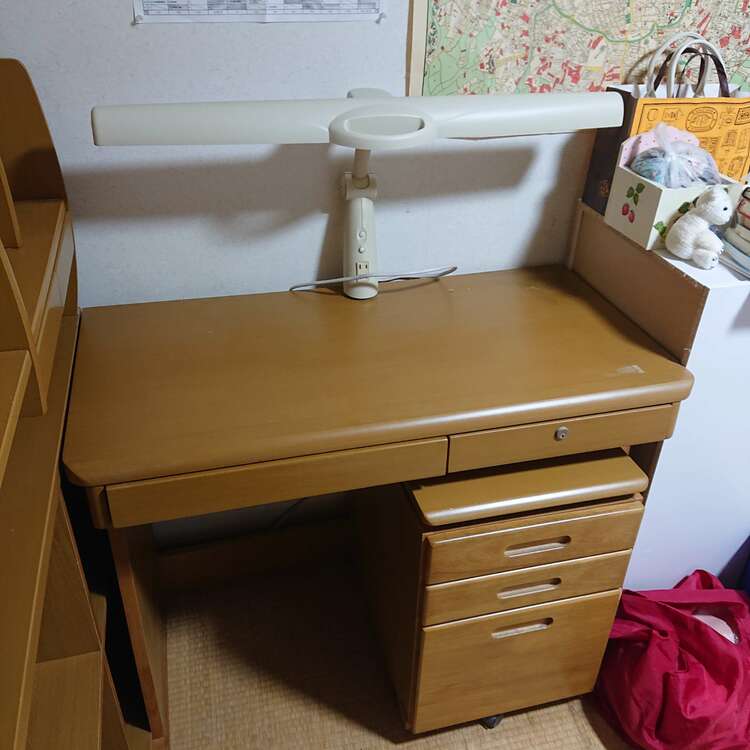 学習机（家具・寝具）の商品画像 - 査定依頼日：2025年4月29日 - 最高査定価格：100円