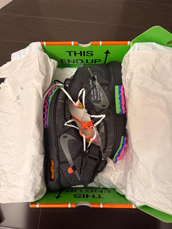 Off-White × Nike Air Force 1 Mid Black（古着・ファッション）の商品画像 - 査定依頼日：2026年9月13日 - 最高査定価格：10,000円