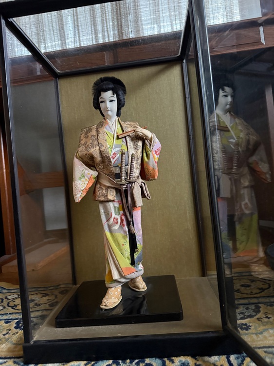 日本人形（美術品・骨董品）の商品画像 - 査定依頼日：2025年9月18日 - 最高査定価格：2,000円