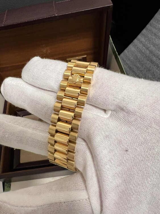 ロレックス デイデイト 18238（高級時計）の商品画像 - 査定依頼日：2025年4月23日 - 最高査定価格：2,800,000円