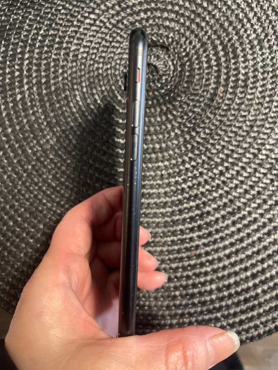 機種名iPhoneSE、機種番号NX9R2J/A（スマホ）の商品画像 - 査定依頼日：2026年2月16日 - 最高査定価格：13,000円