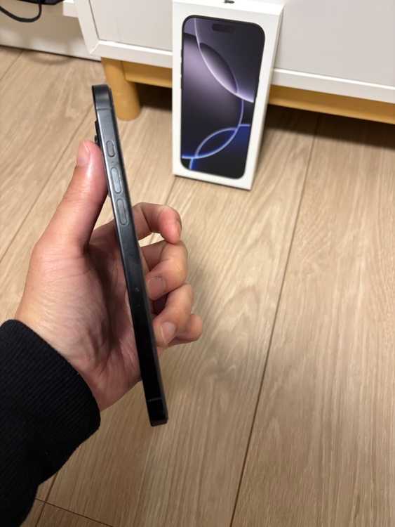 iPhone 16 Pro Max 256GB SIMフリー（スマホ）の商品画像 - 査定依頼日：2026年4月5日 - 最高査定価格：130,000円