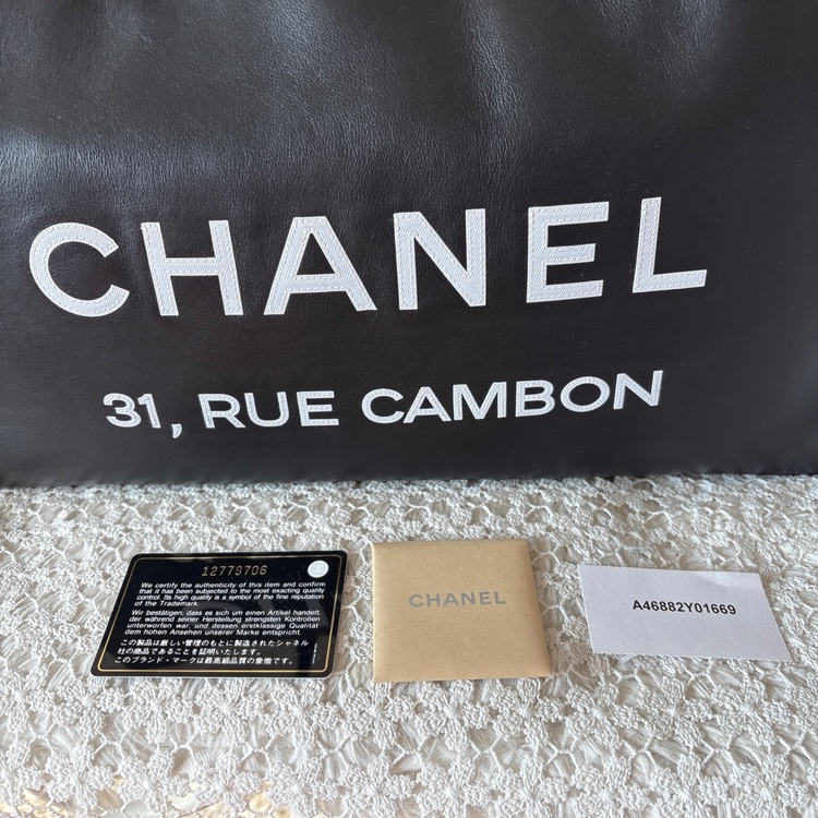 エッセンシャルトートバッグ（古着・ファッション）の商品画像 - 査定依頼日：2025年11月21日 - 最高査定価格：100,000円