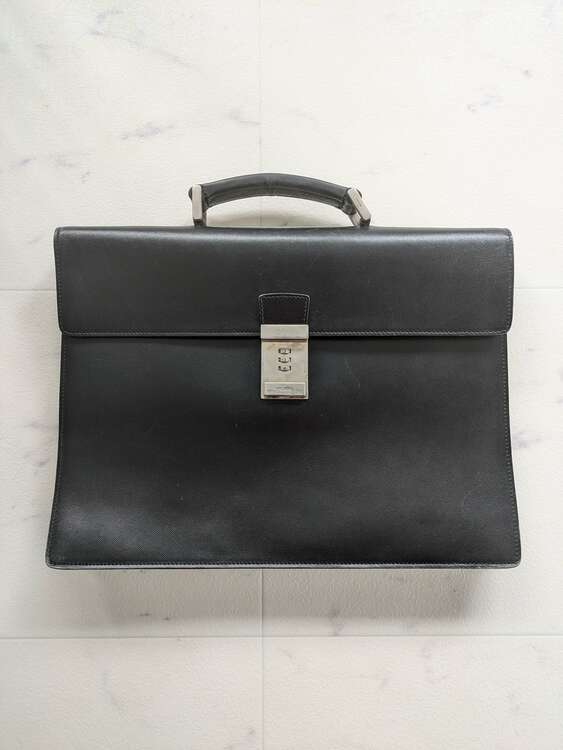 プラダ  （ブランドバッグ）の商品画像 - 査定依頼日：2024年12月14日 - 最高査定価格：8,000円