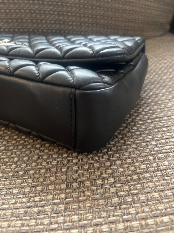 ショルダーバッグ　（ブランドバッグ）の商品画像 - 査定依頼日：2026年4月21日 - 最高査定価格：900,000円