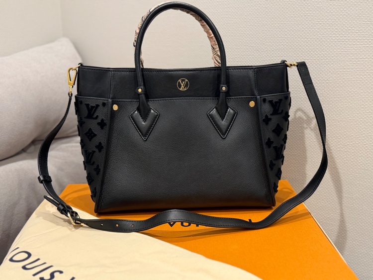 オンマイサイド MM（ブランドバッグ）の商品画像 - 査定依頼日：2026年2月22日 - 最高査定価格：255,000円