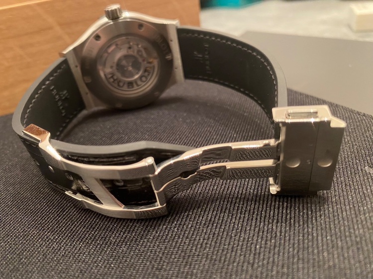 HUBLOTクラシックフュージョン（高級時計）の商品画像 - 査定依頼日：2025年9月5日 - 最高査定価格：550,000円