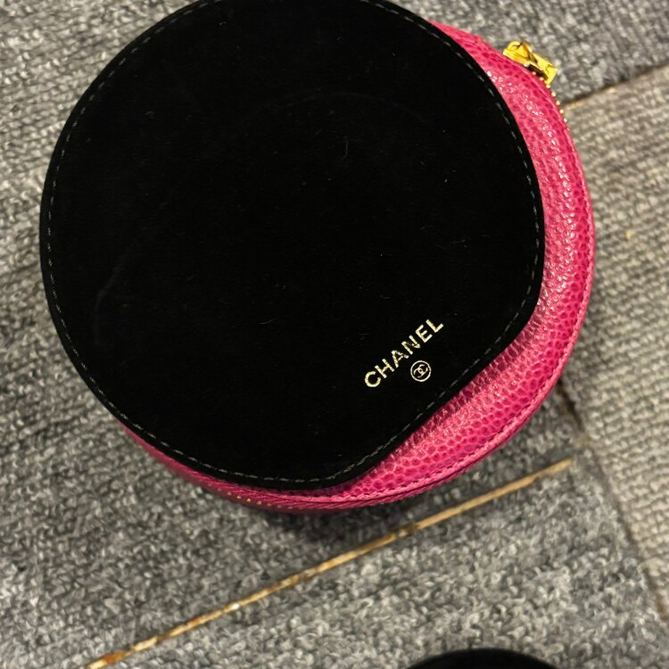 キャビアスキンジュエリーケース（ブランド財布・小物）の商品画像 - 査定依頼日：2025年5月8日 - 最高査定価格：30,000円