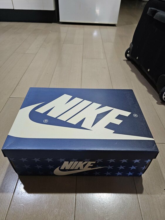 Trophy Room × Nike Air Jordan 1 Retro High OG Chicago（古着・ファッション）の商品画像 - 査定依頼日：2026年10月7日 - 最高査定価格：50,000円