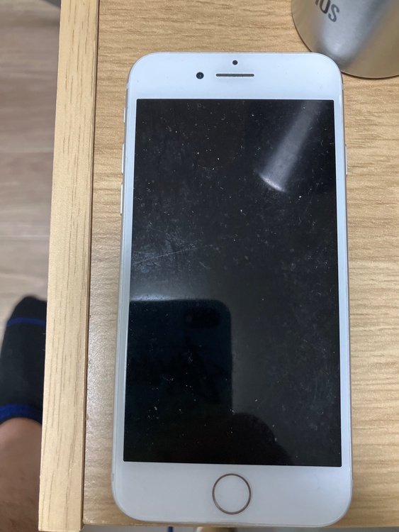 iPhone iPhone8 Plus 256GB au（スマホ）の商品画像 - 査定依頼日：2026年7月31日 - 最高査定価格：4,500円