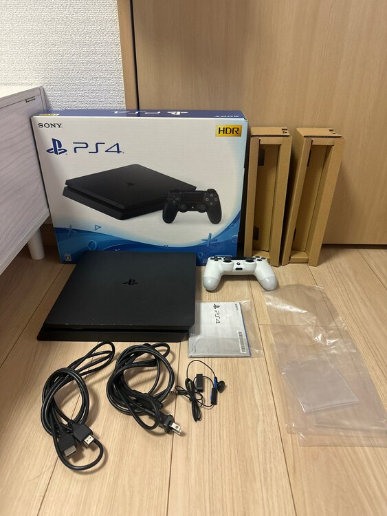 PS4本体（ゲーム機本体・ゲームソフト）の商品画像 - 査定依頼日：2025年1月9日 - 最高査定価格：12,000円