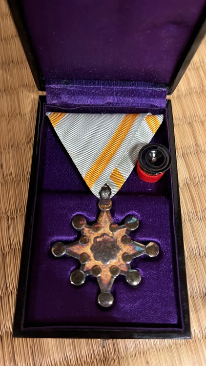 勲章（付随表彰状）（美術品・骨董品）の商品画像 - 査定依頼日：2026年2月24日 - 最高査定価格：3,000円