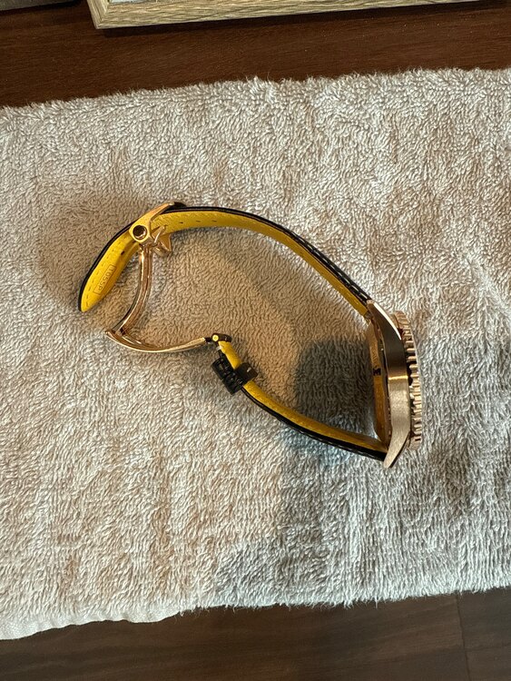 ブライトリング ナビタイマー RB0138211B1P1 ￥（高級時計）の商品画像 - 査定依頼日：2025年5月8日 - 最高査定価格：1,500,000円