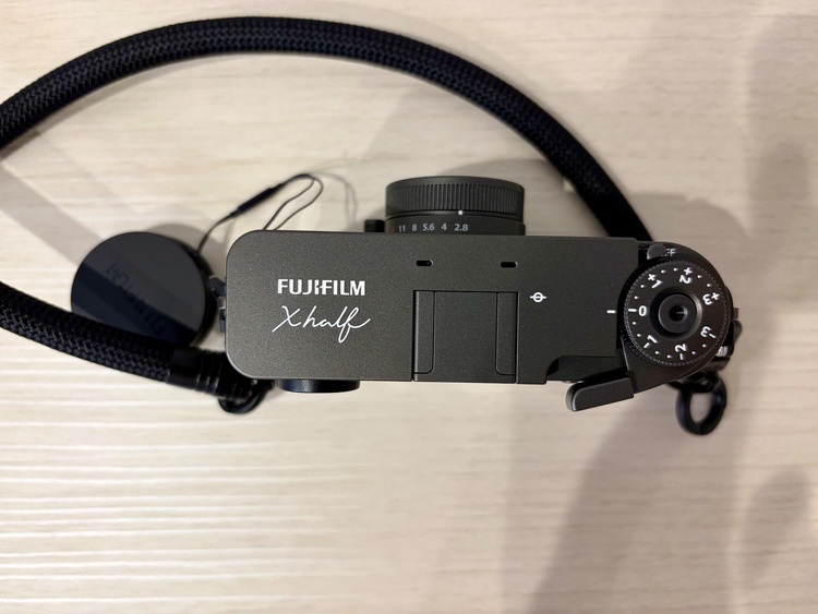 X half（FUJIFILM X-HF1）チャコールシルバー（カメラ）の商品画像 - 査定依頼日：2026年6月21日 - 最高査定価格：49,100円